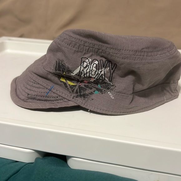 Reversible Roxy Hat - Picture 1 of 4